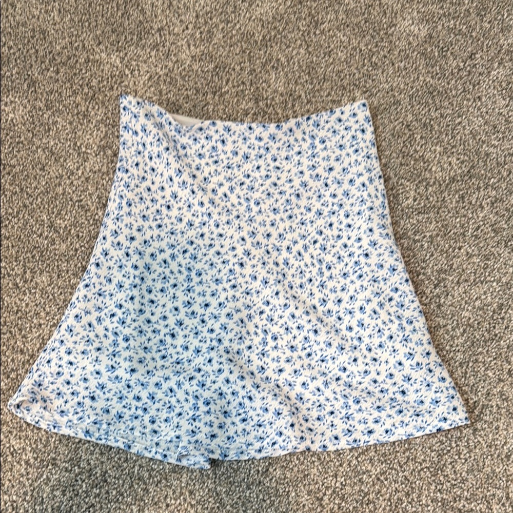 H&M Blue and White Floral Skirt